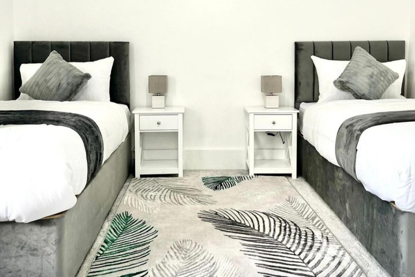 Strood Home-Sleeps 6-Great For Groups & Families Rochester (Kent) Exterior foto